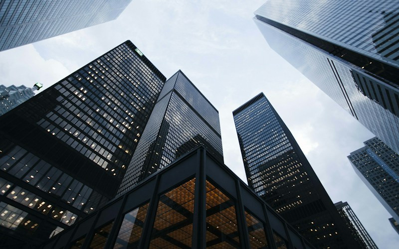 Commercial establishment building